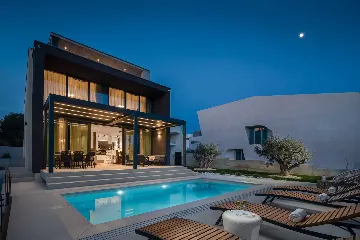 Petrčane Villa for 8 Guests with 4 Bedrooms