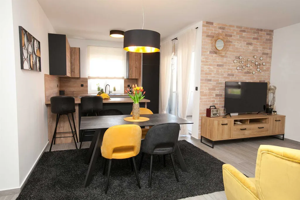 Air-Conditioned Apartment with Balcony in Zadar