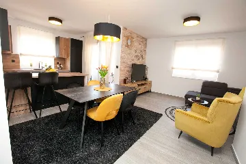 Air-Conditioned Apartment with Balcony in Zadar