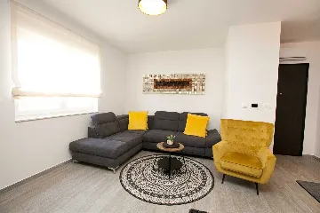 Air-Conditioned Apartment with Balcony in Zadar