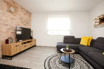 Air-Conditioned Apartment with Balcony in Zadar