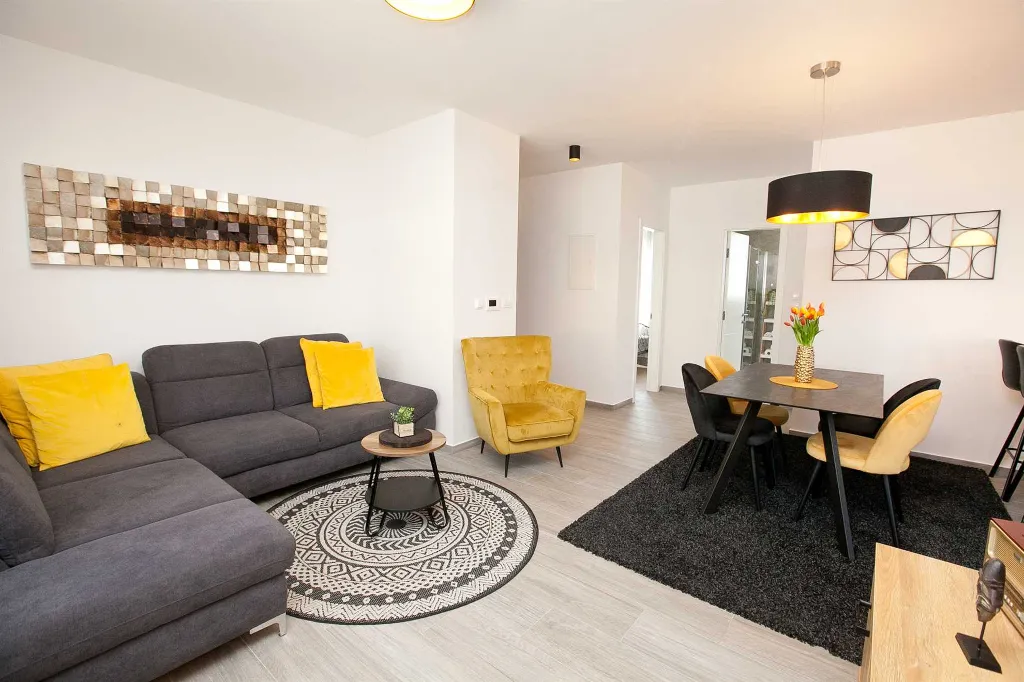 Air-Conditioned Apartment with Balcony in Zadar