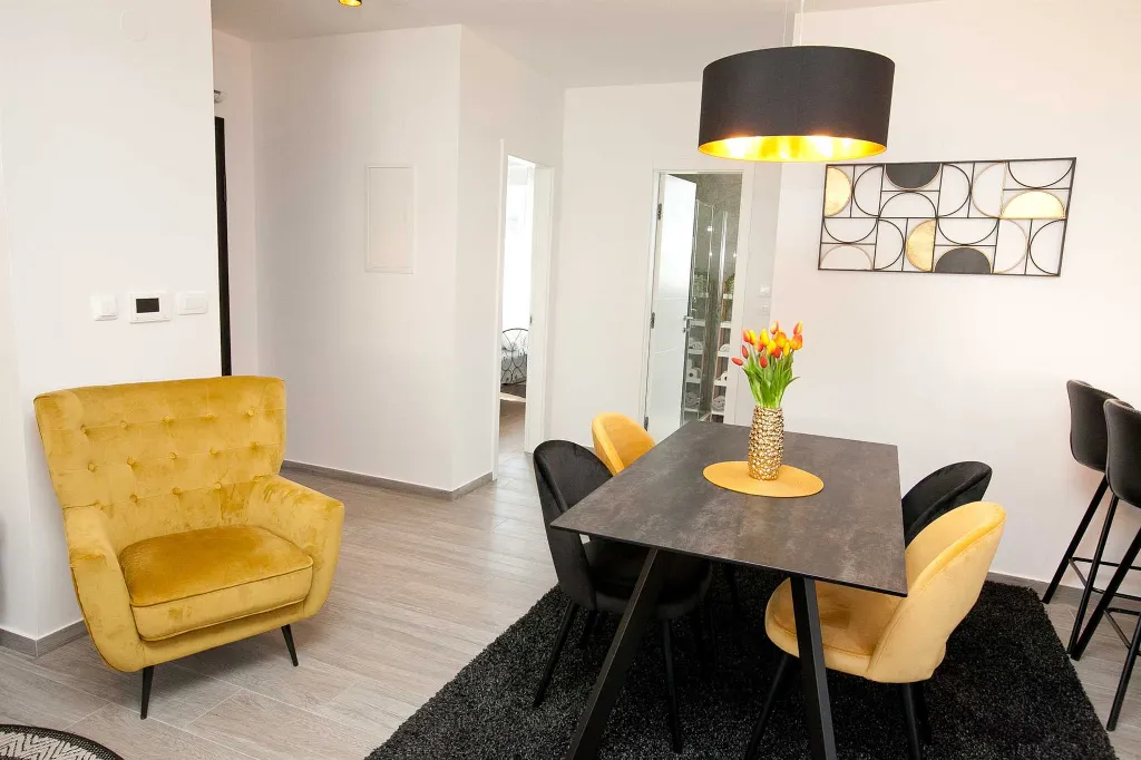 Air-Conditioned Apartment with Balcony in Zadar