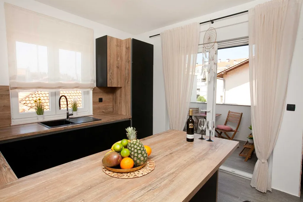 Air-Conditioned Apartment with Balcony in Zadar