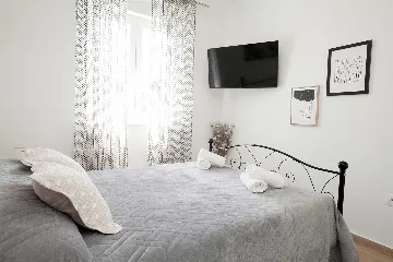 Air-Conditioned Apartment with Balcony in Zadar