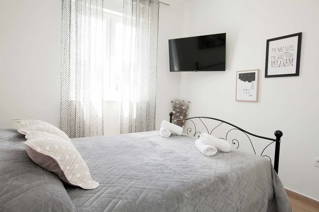 Air-Conditioned Apartment with Balcony in Zadar