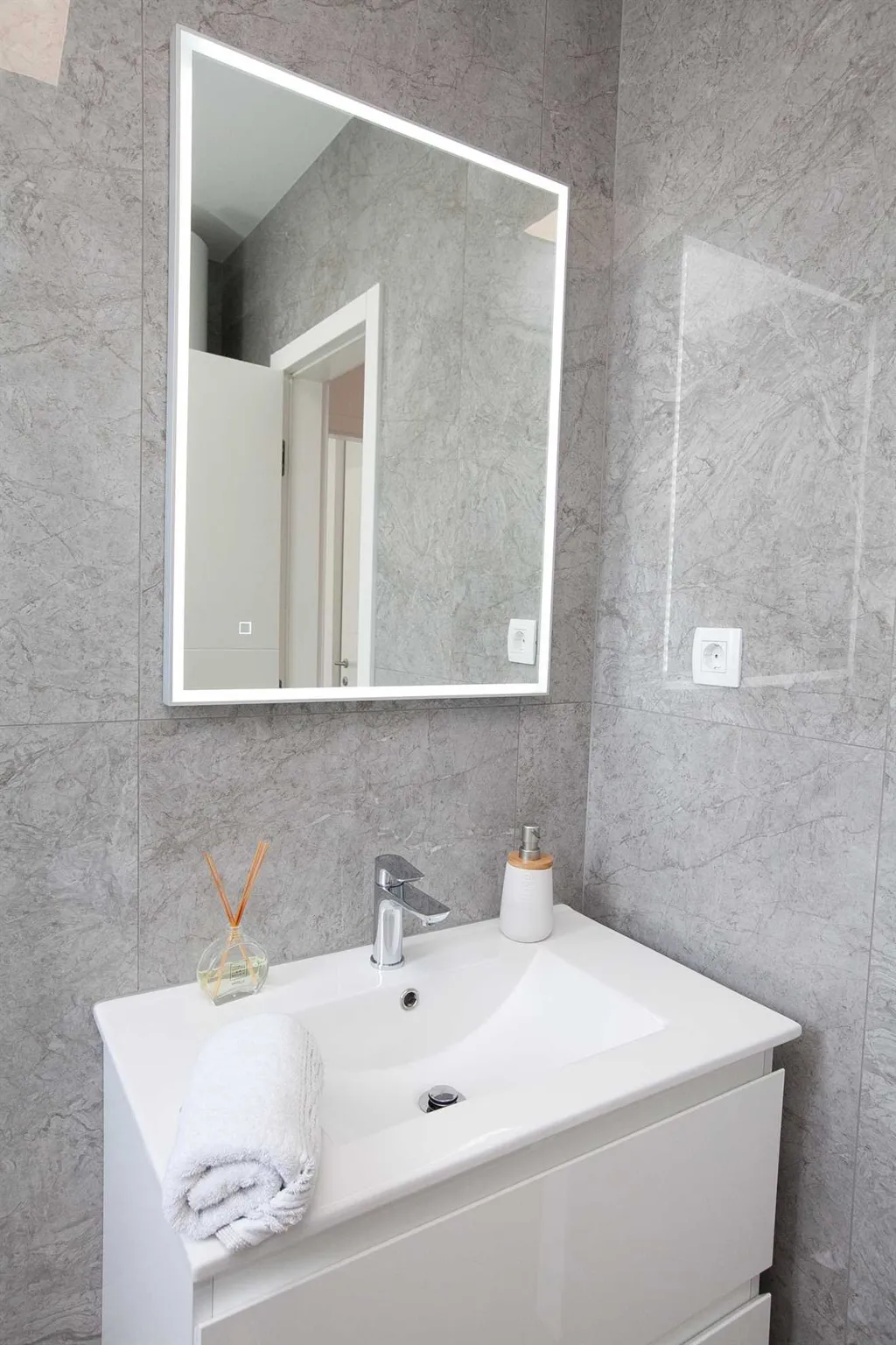 Air-Conditioned Apartment with Balcony in Zadar