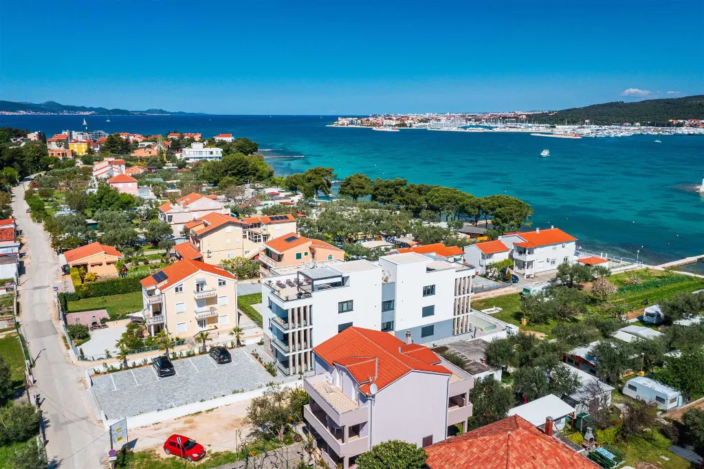 Sea-View Penthouse for 6 in Sukošan