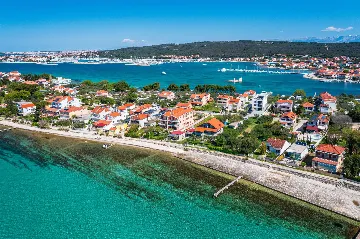 Sea-View Penthouse for 6 in Sukošan