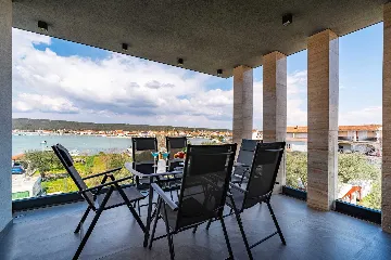 Sea-View Penthouse for 6 in Sukošan