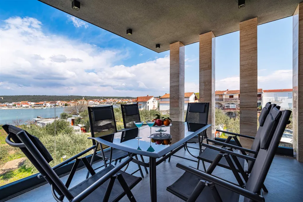 Sea-View Penthouse for 6 in Sukošan