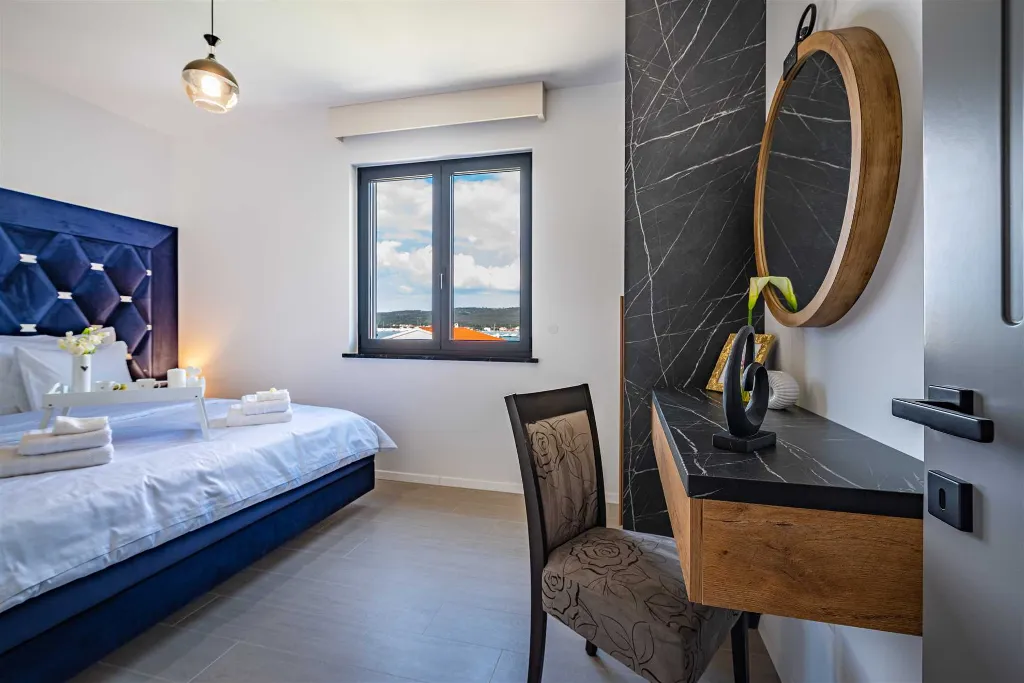Sea-View Penthouse for 6 in Sukošan