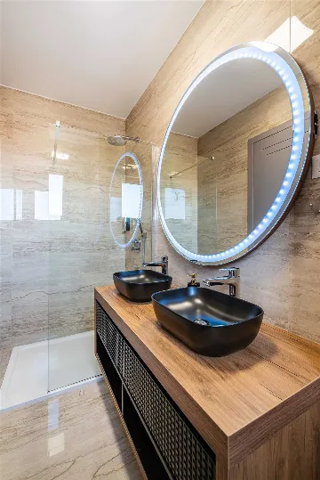 Sea-View Penthouse for 6 in Sukošan