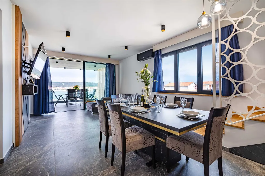 Sea-View Penthouse for 6 in Sukošan