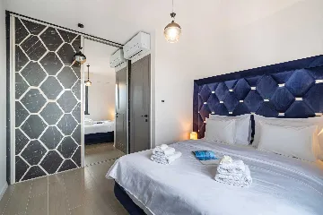 Sea-View Penthouse for 6 in Sukošan