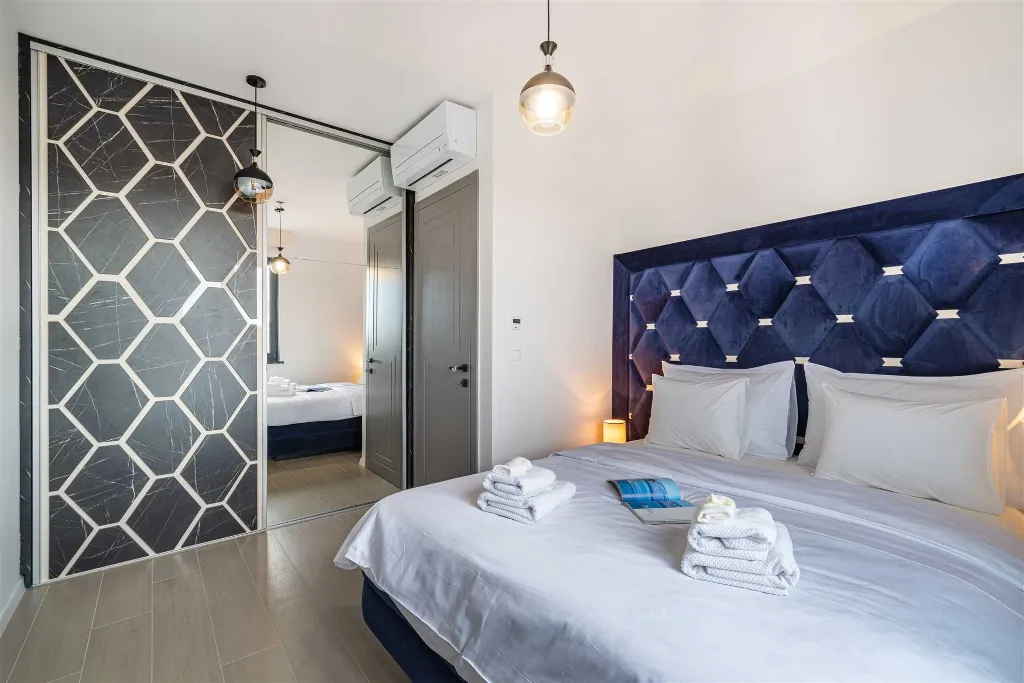 Sea-View Penthouse for 6 in Sukošan