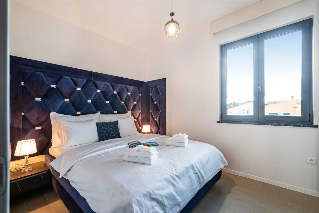 Sea-View Penthouse for 6 in Sukošan