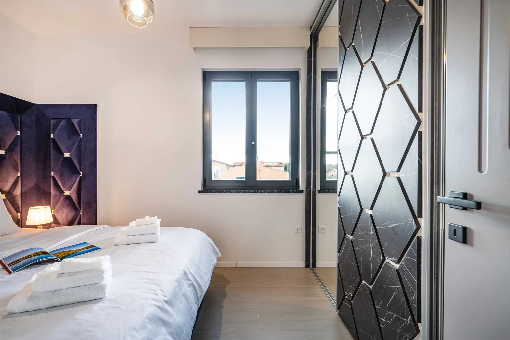 Sea-View Penthouse for 6 in Sukošan