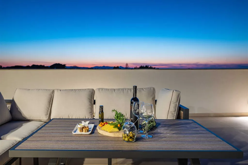 Sea-View Penthouse for 6 in Sukošan