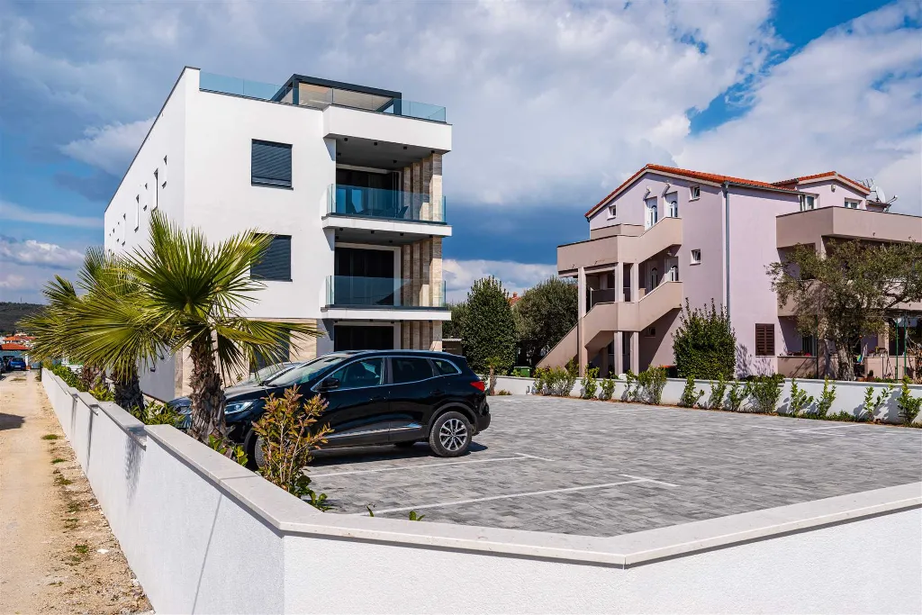 Sea-View Penthouse for 6 in Sukošan