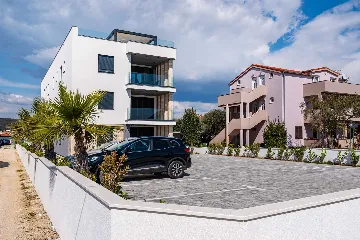 Sea-View Penthouse for 6 in Sukošan