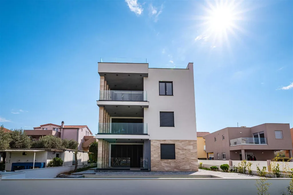 Sea-View Penthouse for 6 in Sukošan