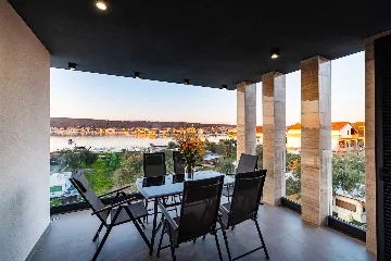 Sea-View Penthouse for 6 in Sukošan