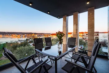 Sea-View Penthouse for 6 in Sukošan