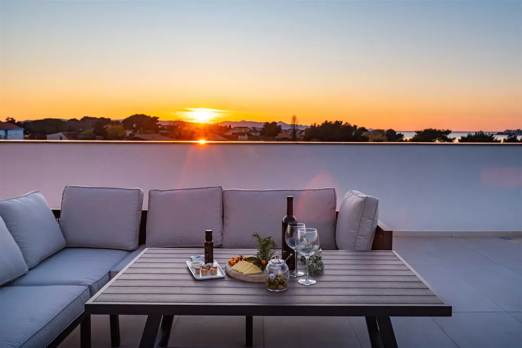 Sea-View Penthouse for 6 in Sukošan