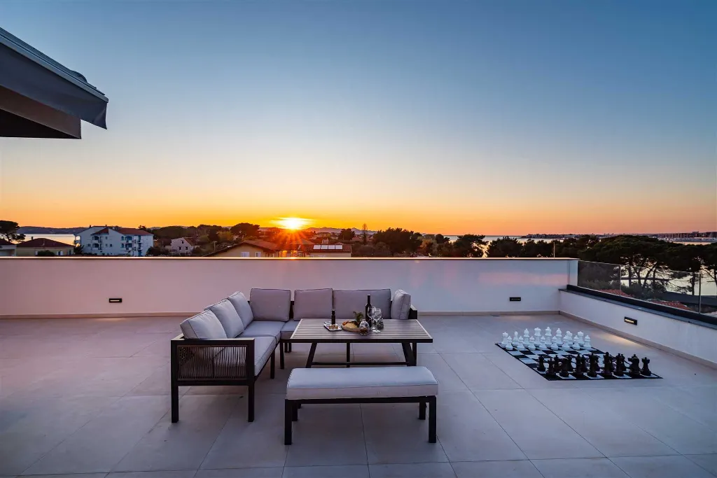 Sea-View Penthouse for 6 in Sukošan