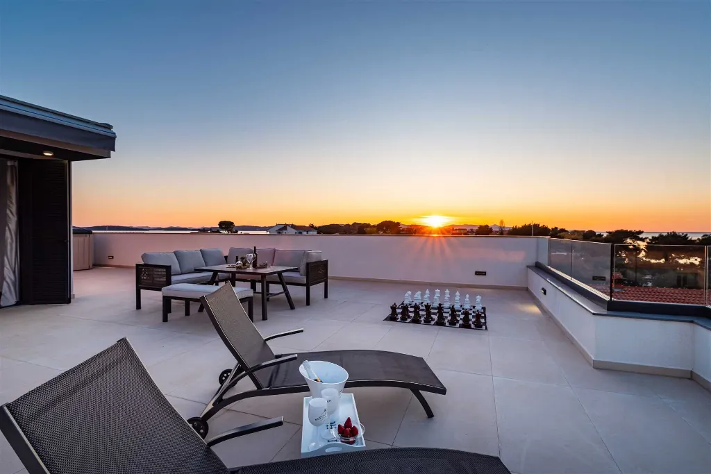 Sea-View Penthouse for 6 in Sukošan