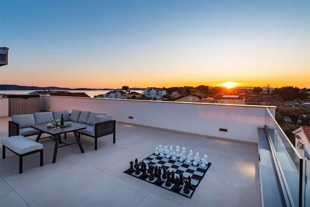 Sea-View Penthouse for 6 in Sukošan