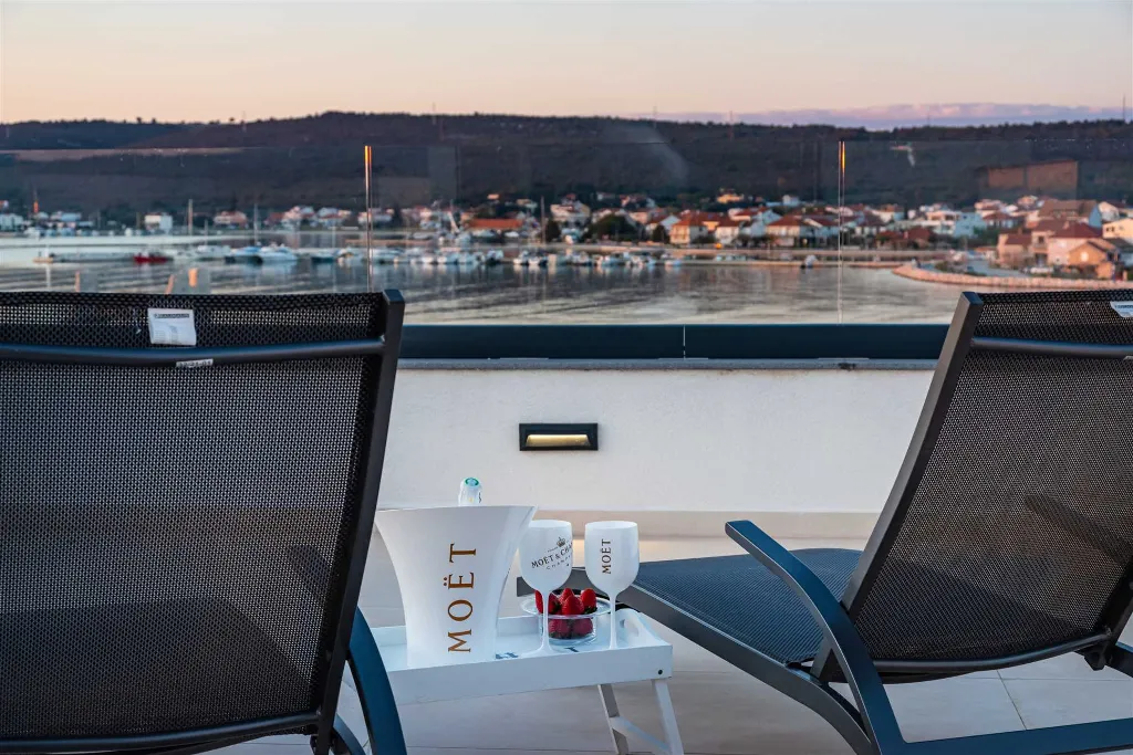Sea-View Penthouse for 6 in Sukošan