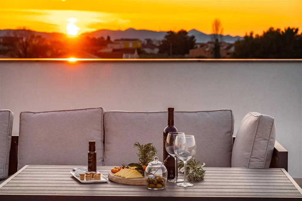 Sea-View Penthouse for 6 in Sukošan