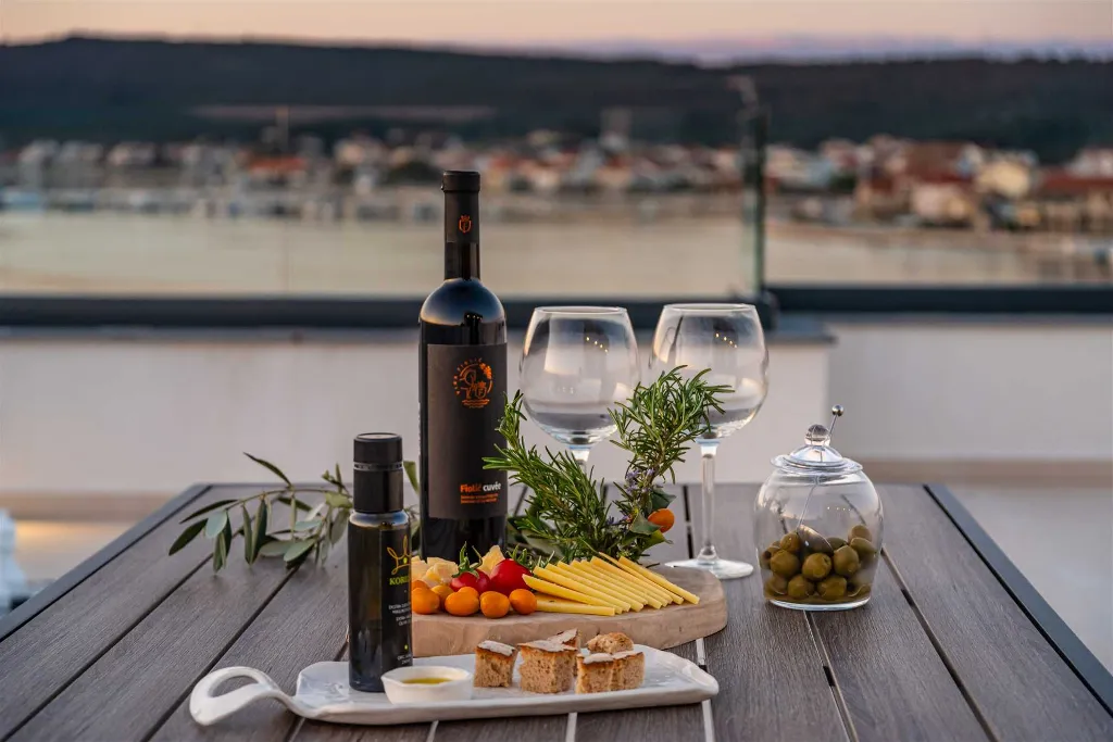 Sea-View Penthouse for 6 in Sukošan