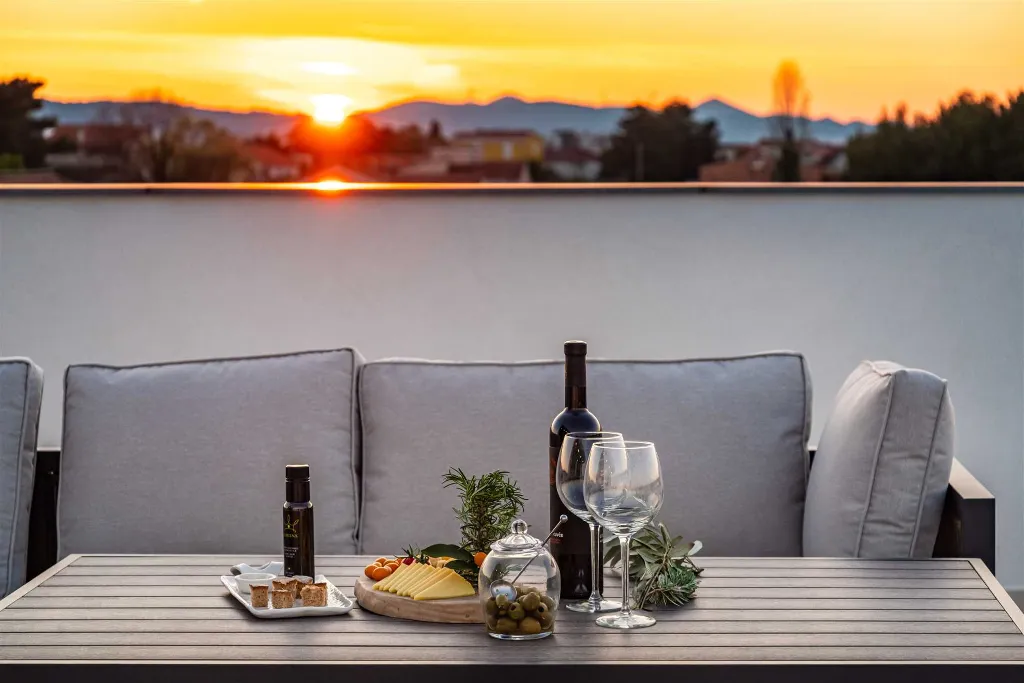 Sea-View Penthouse for 6 in Sukošan
