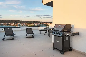 Sea-View Penthouse for 6 in Sukošan