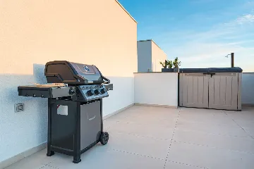 Sea-View Penthouse for 6 in Sukošan