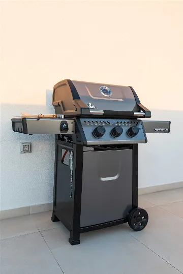 Sea-View Penthouse for 6 in Sukošan