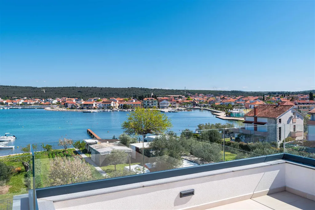 Sea-View Penthouse for 6 in Sukošan