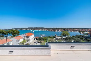 Sea-View Penthouse for 6 in Sukošan