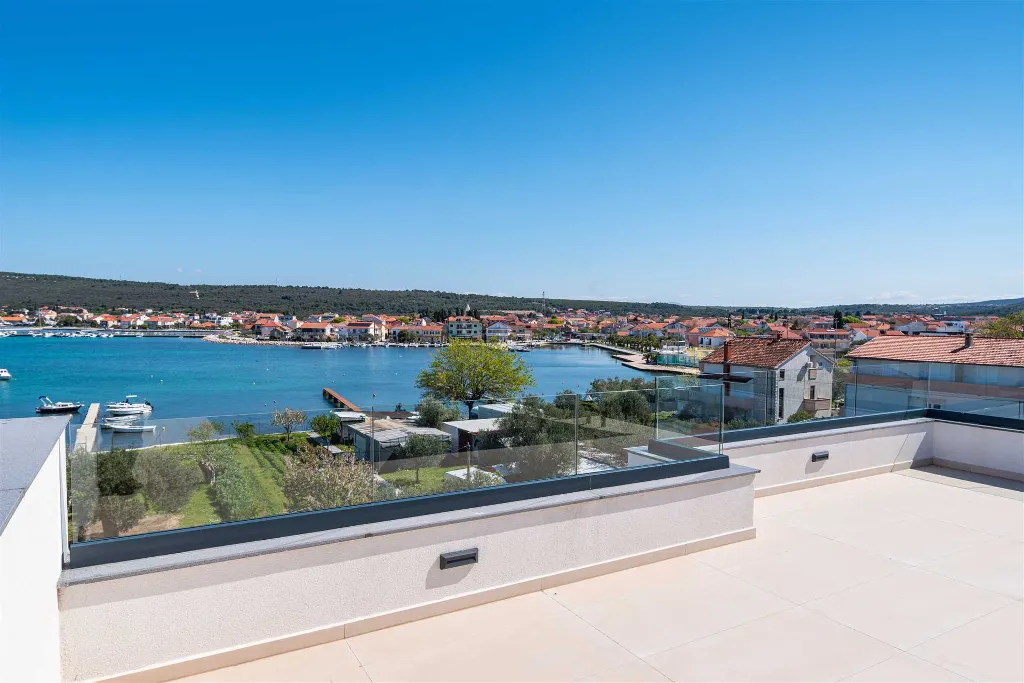 Sea-View Penthouse for 6 in Sukošan