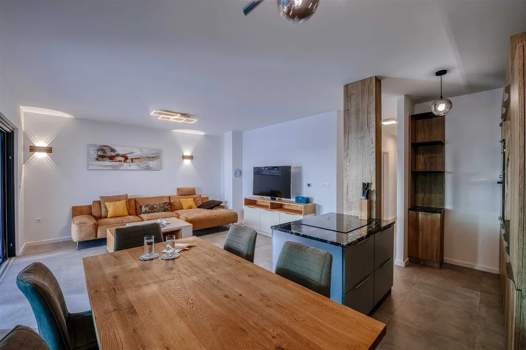 Apartment in Povljana for 6 with Private Pool