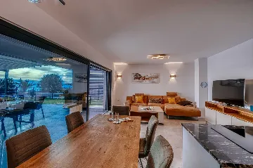 Apartment in Povljana for 6 with Private Pool