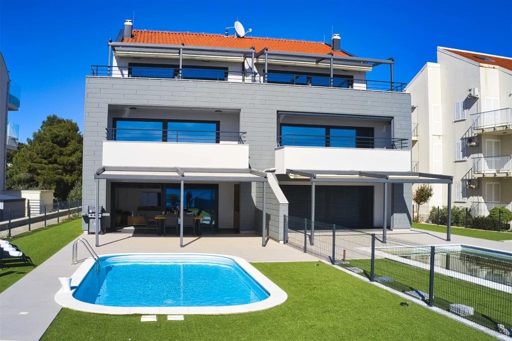 Apartment in Povljana for 6 with Private Pool