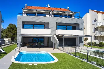 Apartment in Povljana for 6 with Private Pool