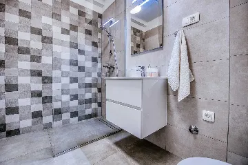 Apartment in Povljana for 6 with Private Pool