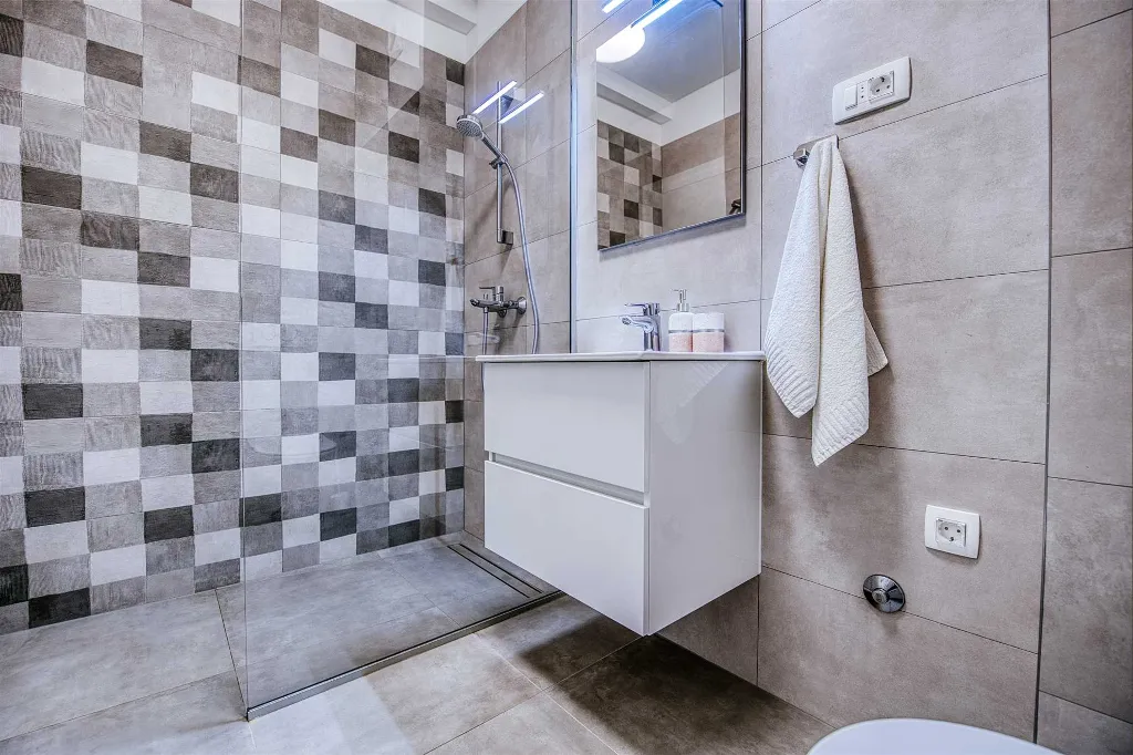 Apartment in Povljana for 6 with Private Pool