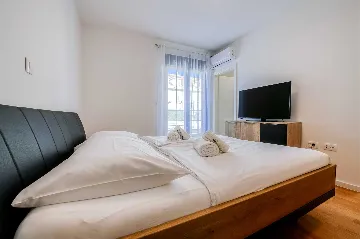 Apartment in Povljana for 6 with Private Pool