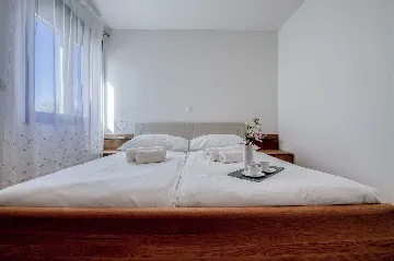 Apartment in Povljana for 6 with Private Pool